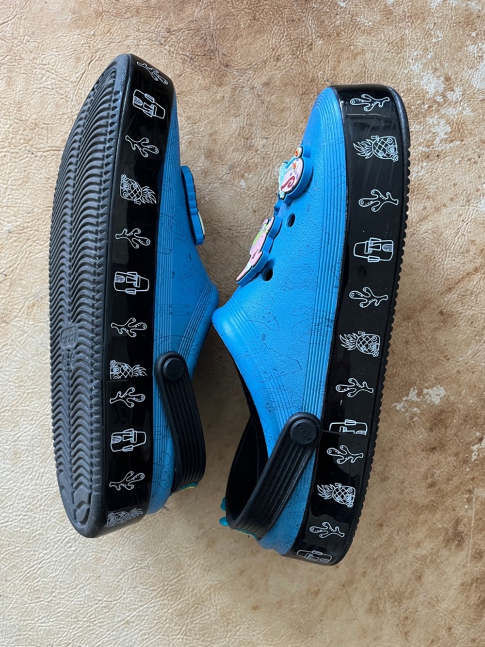 CROCS x SpongeBob size 9M/11W - Picture 3 of 5
